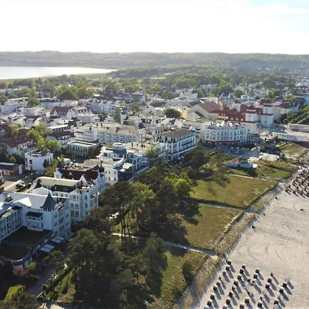 Agnes Mit Meerblick-loggia Und Strandkorb Am * Binz